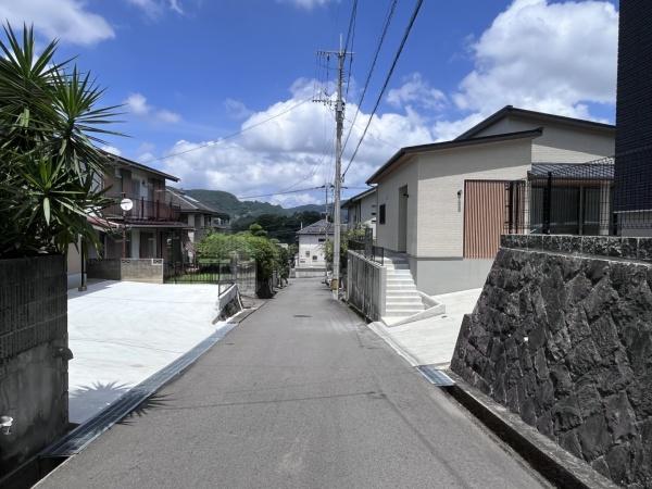 西彼杵郡長与町吉無田郷の中古一戸建の前面道路含む現地写真画像