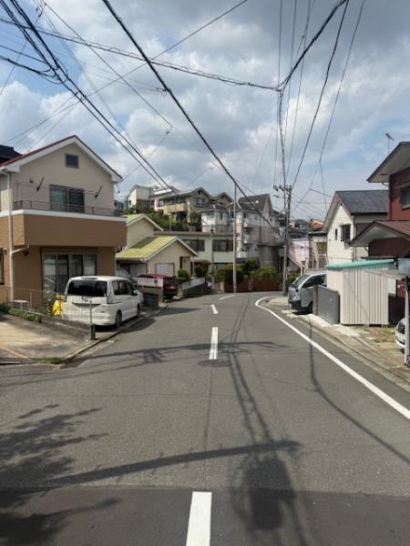 横浜市磯子区森６丁目の前面道路含む現地写真画像