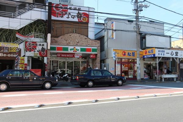 横浜市南区井土ケ谷下町のマンションのコンビニ画像