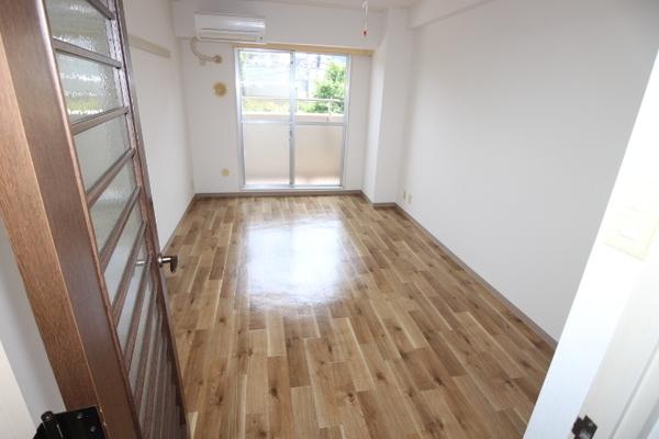 横浜市南区新川町１丁目のマンションの洋室画像