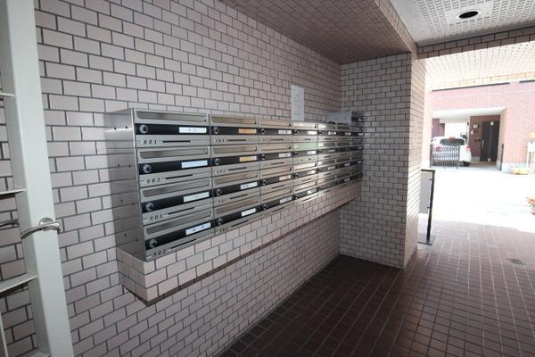 横浜市神奈川区青木町のマンションのエントランス画像