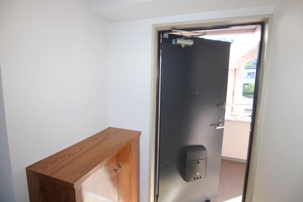 カスティール・タナベの玄関画像