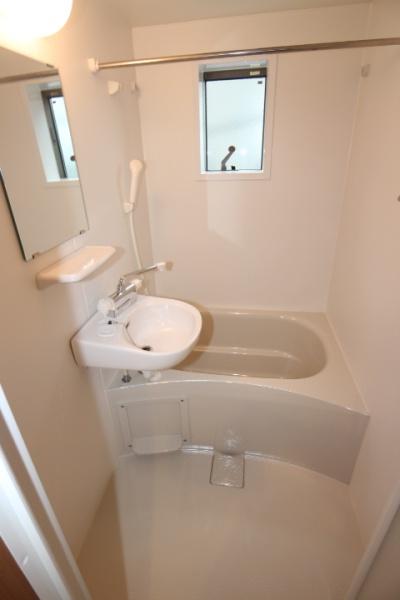 ＮＩＳ鶴見アパートメントのバス画像