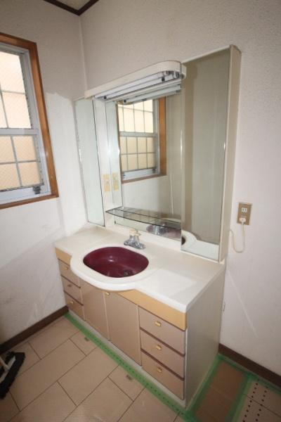 新川町１丁目貸家の洗面台・洗面所画像
