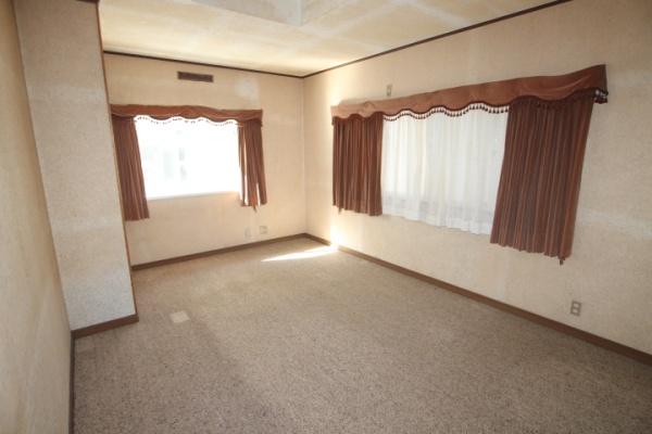 新川町１丁目貸家の洋室画像