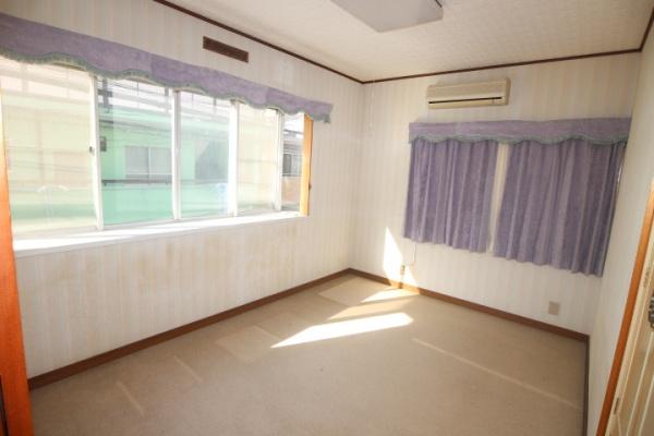 新川町１丁目貸家の洋室画像