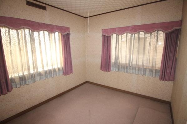 新川町１丁目貸家の洋室画像