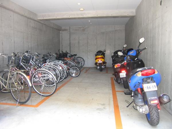 グランコート吉野町の駐車場画像