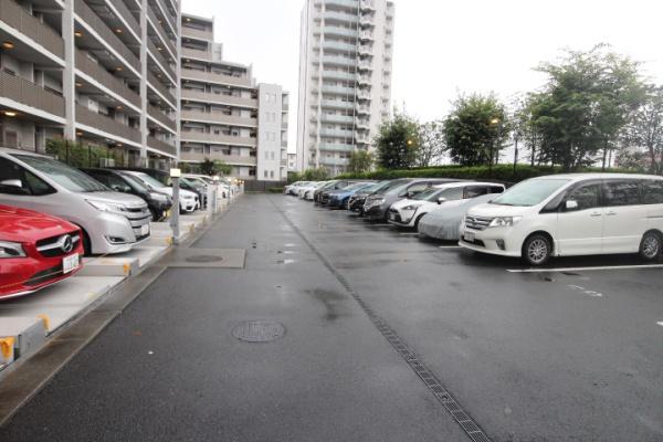 相模原市南区上鶴間本町２丁目のマンションの駐車場画像