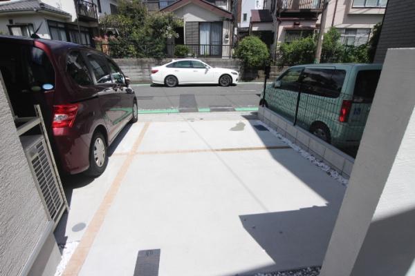 南太田B号棟の駐車場画像