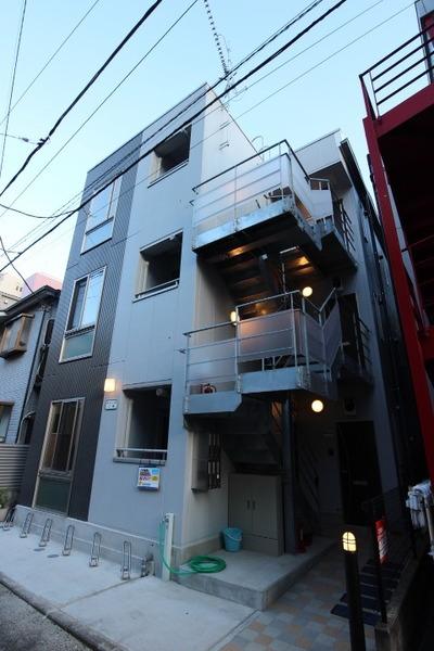 横浜市南区二葉町2丁目のマンションのエントランス画像