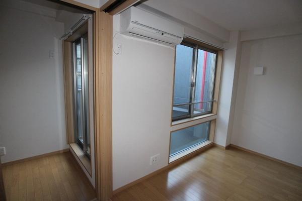 横浜市南区二葉町2丁目のマンションのリビング画像