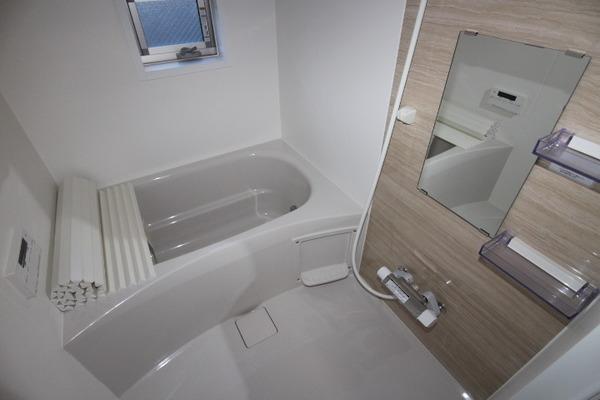 横浜市南区二葉町2丁目のマンションのバス画像