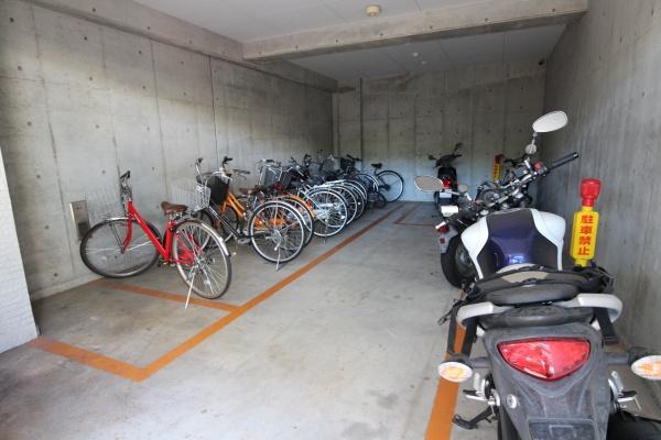 グランコート吉野町の駐車場画像