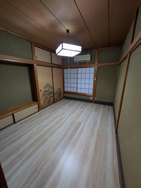 新川町１丁目貸家の洋室画像