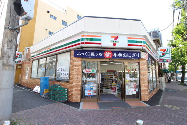 横浜市南区日枝町2丁目のマンションのコンビニ画像