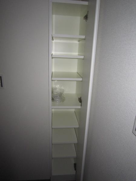 ライオンズマンション横浜長者町南の収納画像