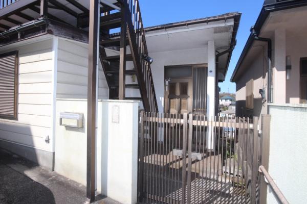 横浜市南区六ツ川２丁目の中古一戸建の玄関画像
