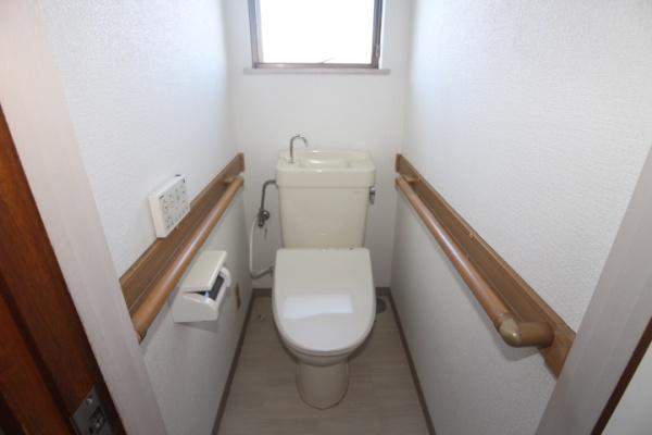 横浜市南区六ツ川２丁目の中古一戸建のトイレ画像