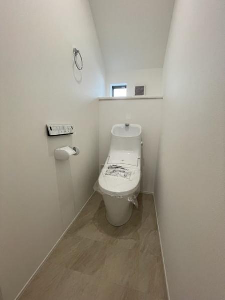 日野市多摩平５丁目の新築一戸建　トイレ