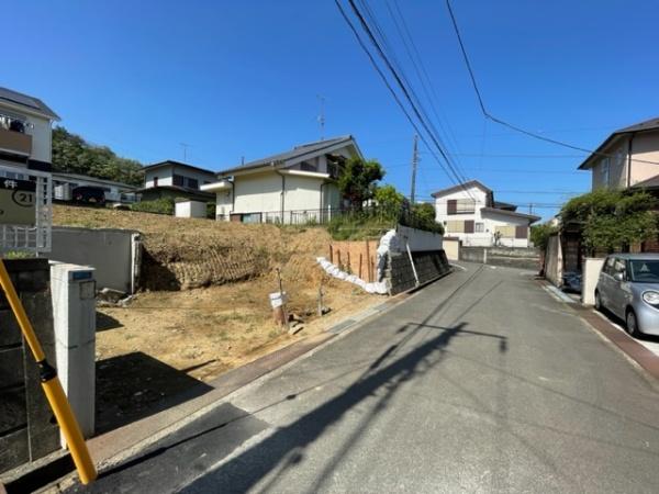 【売地】八王子市南陽台分譲地/建築条件なしの前面道路含む現地写真画像