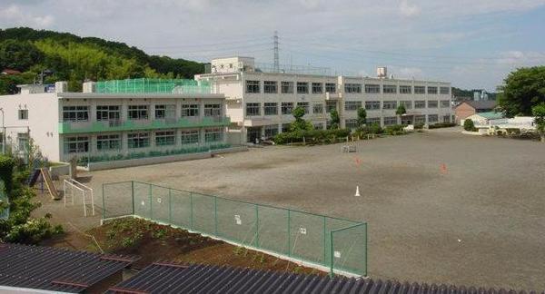 ドラゴンマンション多摩学園都市伍番館８階の小学校画像