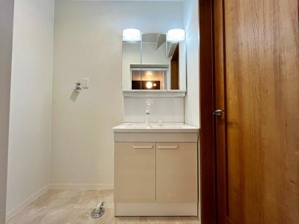 【中古住宅】八王子市北野町535-12の洗面台・洗面所画像