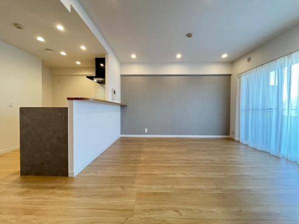 東急ドエル・アルス多摩境　最上階のリビング画像