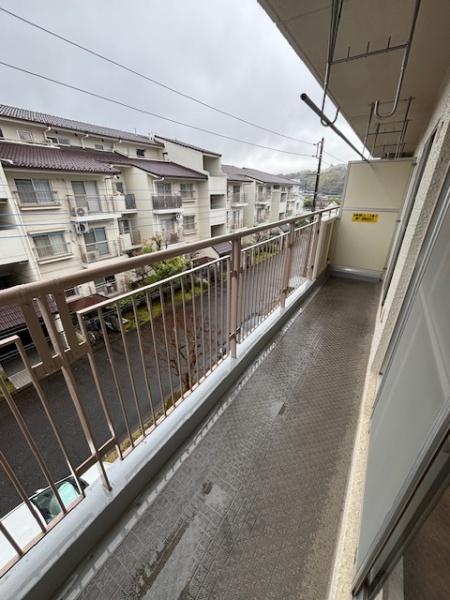ホームタウン松木17号棟3階のバルコニー画像