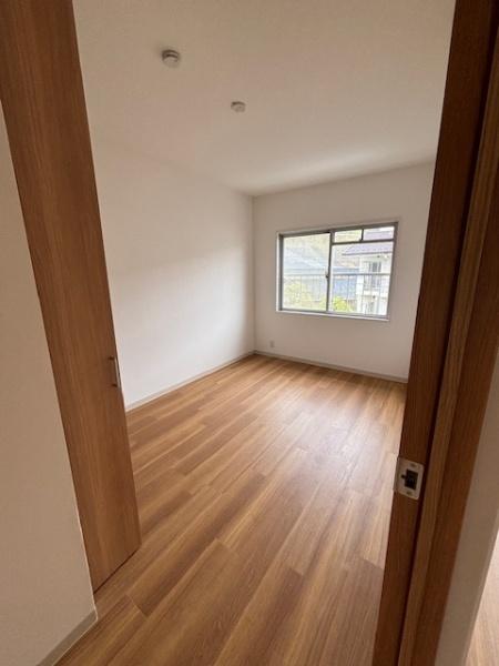 ホームタウン松木17号棟3階の洋室画像