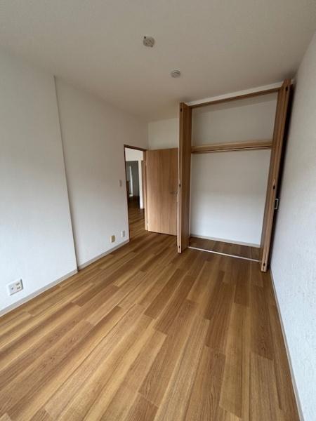 ホームタウン松木17号棟3階の洋室画像