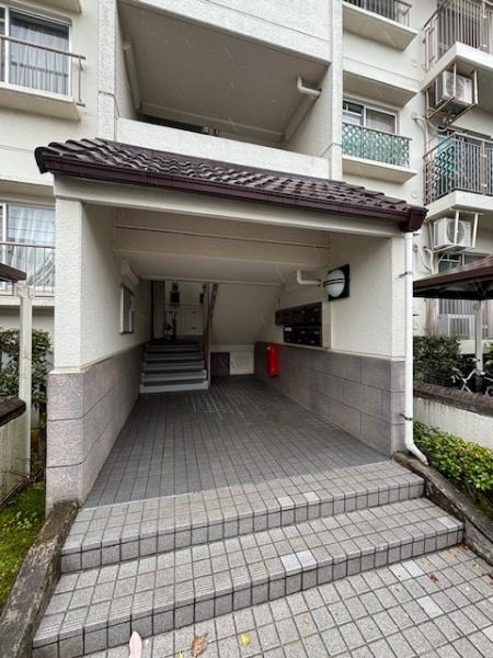 ホームタウン松木17号棟3階のエントランス画像