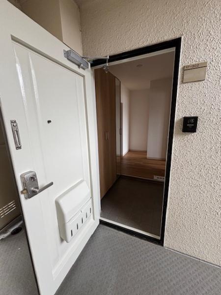 ホームタウン松木17号棟3階の玄関画像