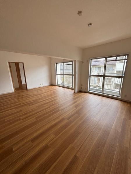 ホームタウン松木17号棟3階のリビング画像