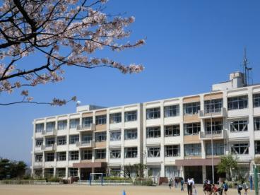 【中古住宅】八王子市北野台１丁目３期の小学校画像