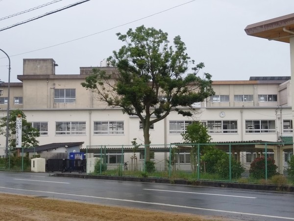 豊橋市富士見台第6　1号棟の中学校画像