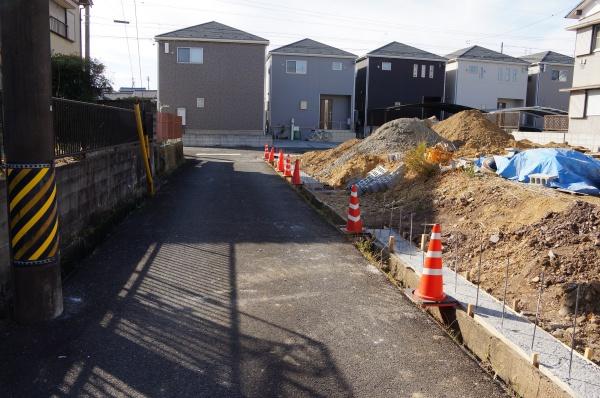 豊橋市牛川町58期　1号棟の前面道路含む現地写真画像