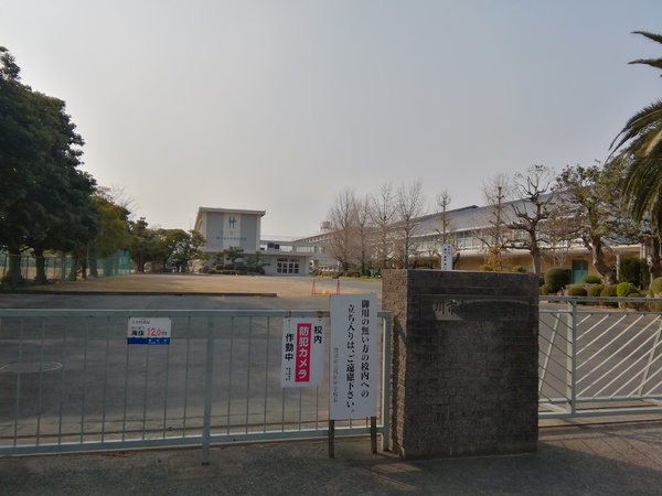 豊川市蔵子１丁目の中古一戸建の中学校画像