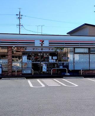 豊川市美幸町1丁目のコンビニ画像