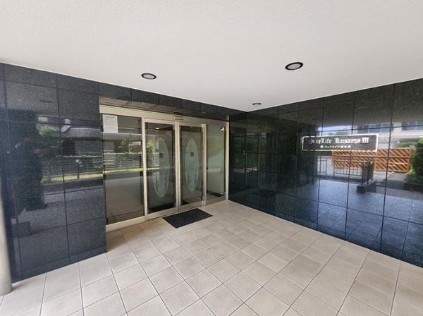 ピュアライフ草間Ⅲ 6階のエントランス画像