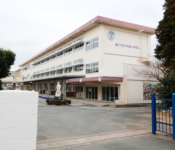 ピュアライフ川花の小学校画像