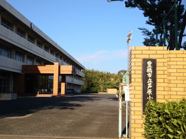 豊橋市西高師町字小谷の小学校画像