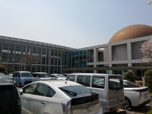 豊川市本野町中貝津の図書館画像