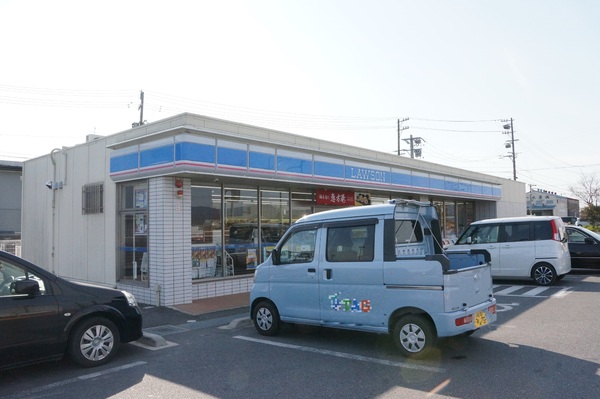 豊橋市前芝町58期　3号棟のコンビニ画像