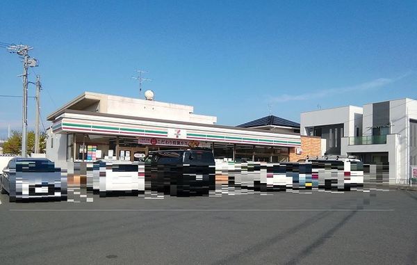 豊橋市高洲町58期　3号棟のコンビニ画像