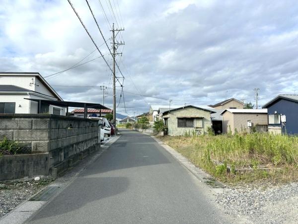 豊川市伊奈町佐脇原2期　全1棟の前面道路含む現地写真画像