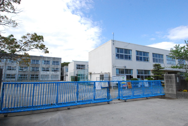 豊橋市杉山町第1期　全1棟の小学校画像