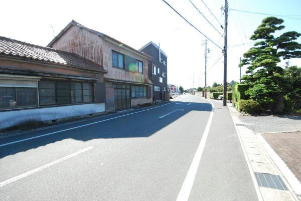 豊川市伊奈町新屋の前面道路含む現地写真画像