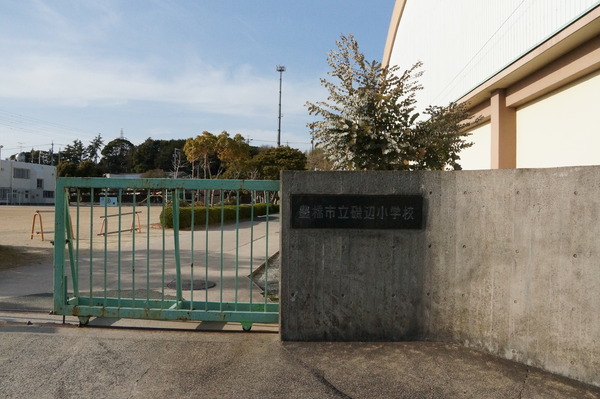 豊橋草間町第1期　1号棟の小学校画像