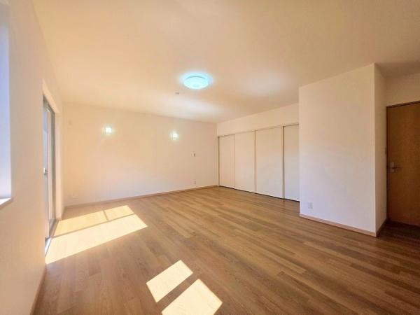 豊川市長沢町大覚の洋室画像